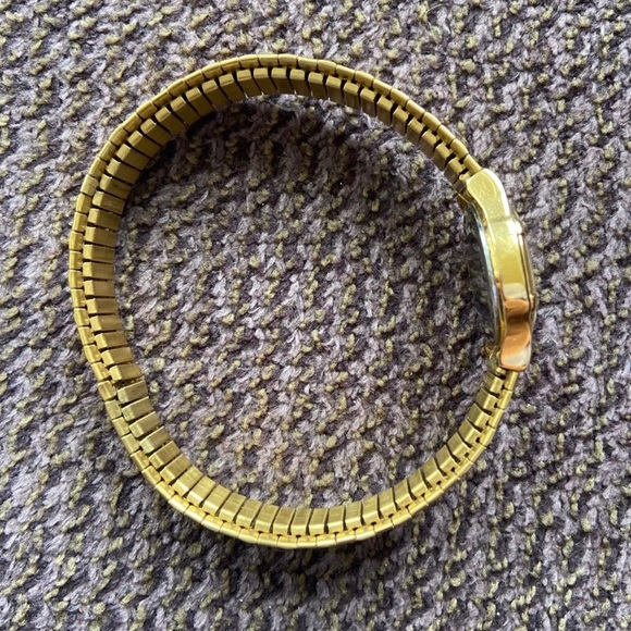 Bulova Caravelle C969582  Women’s Gold Tone Date Stainless Steel Bracelet Watch - Picture 7 of 9